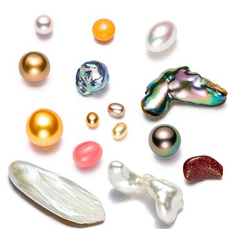 Pearl specimen: white and cream gemstone