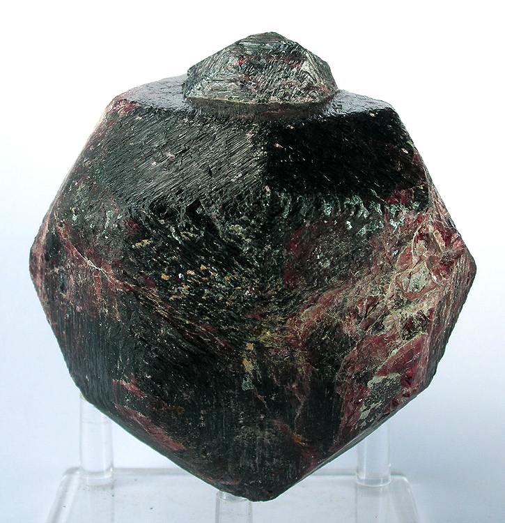 Pyrope specimen Pyrope specimen: red and deep red gemstone