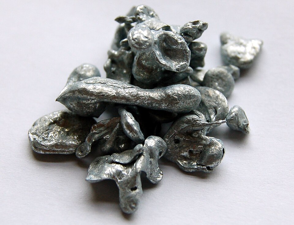 Zinc specimen Zinc specimen: bluish silver and gray metal